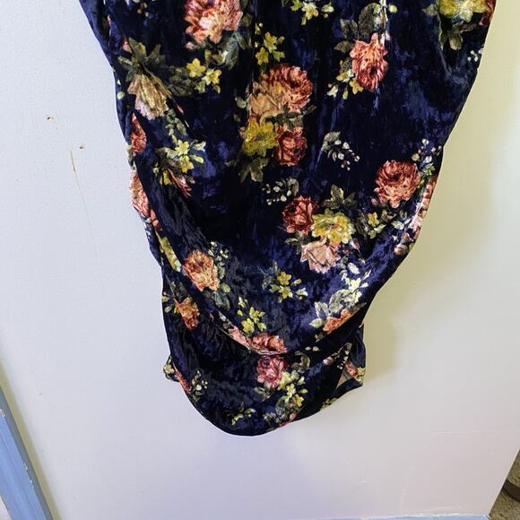 Mother Bee Maternity Midi Dress Blue Floral Velvet Size M/L Short Sleeve Soft - Picture 8 of 9